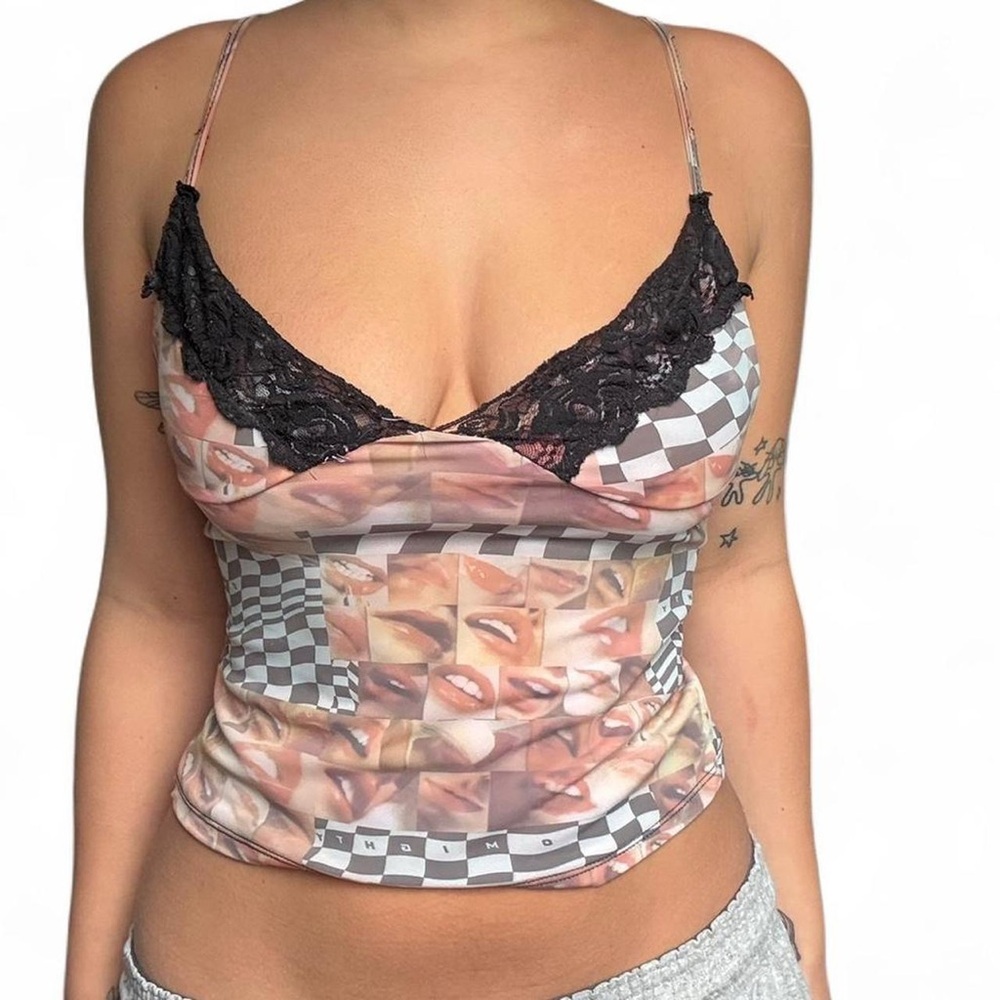 O-mighty lips tank top size small